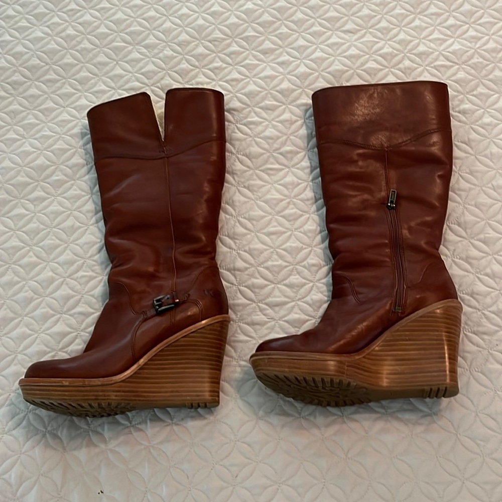 UGG Leather Boots - brown - EUC - Size 8